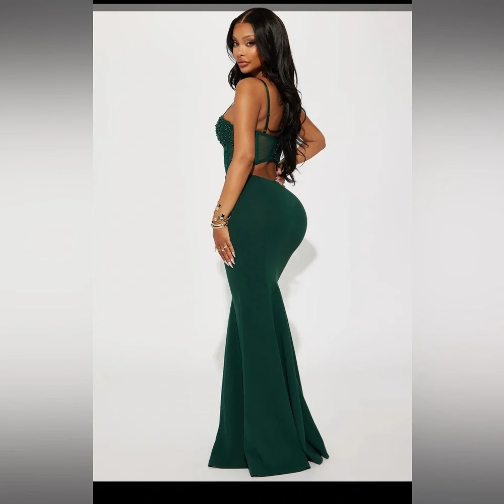 Emerald green beaded corset dress - Picture 3 of 3